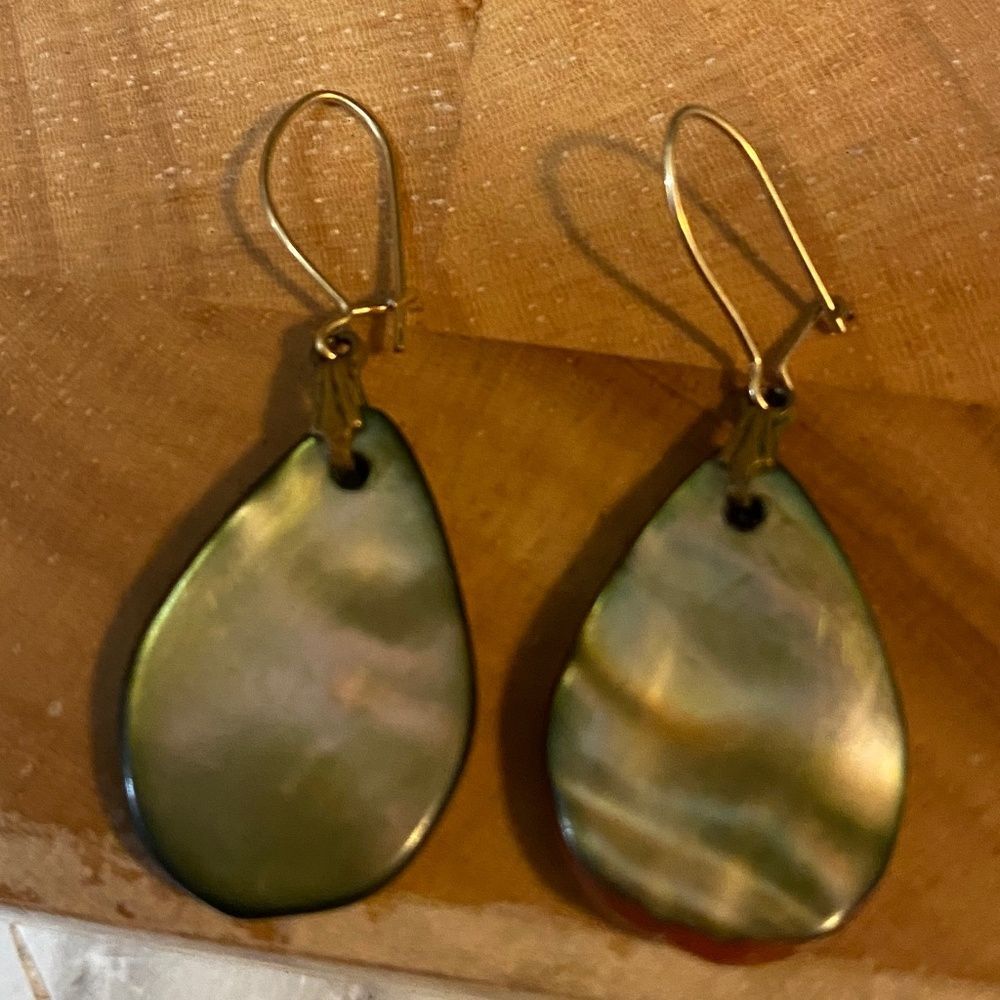 * two tone dangle earrings natural side iradecent side 1”